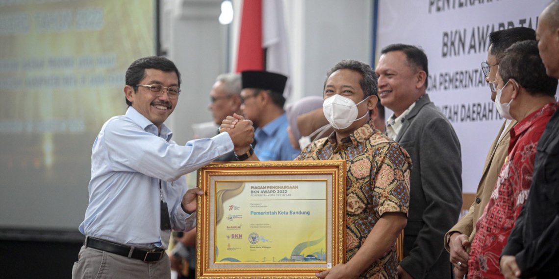 Pemkot Bandung Sabet Bkn Award Madaniacoid