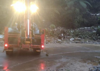 Longsor Menimpa Desa Sugihmukti Tutup Akses Jalan, GeoDipa Bersama Instansi Lain Turunkan Alat Berat