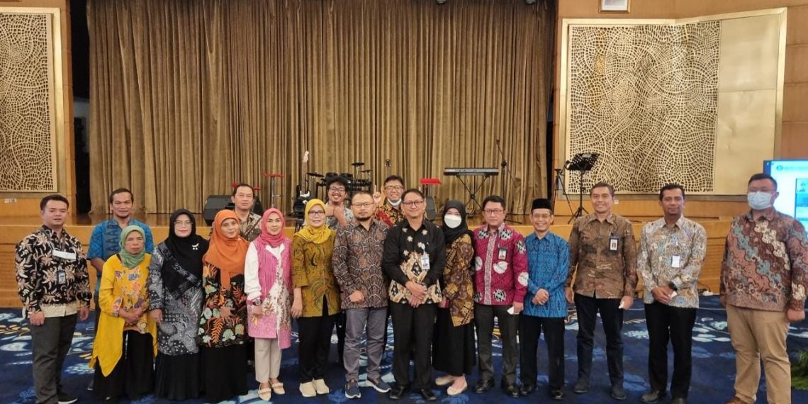 Perry Warjiyo Lantik Pengurus ISEI Cabang Bandung Periode 2022-2025