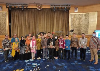 Perry Warjiyo Lantik Pengurus ISEI Cabang Bandung Periode 2022-2025