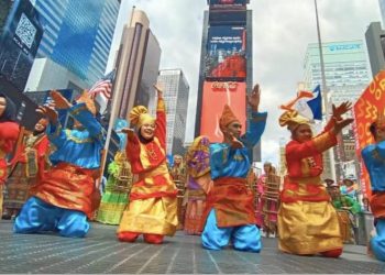 Keren ! Flas Mob Angkung Berhasil Hipnotis Warga New York AS