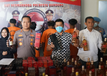 Ratusan Botol Miras Impor Oplosan Diamankan Polresta Bandung