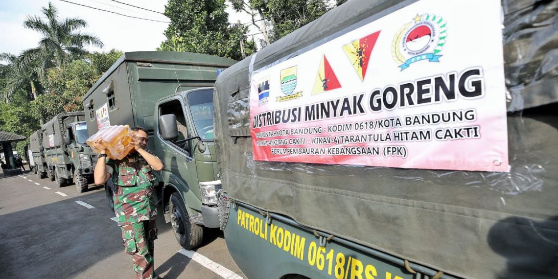 Kerahkan 37 Armada, Kodim 0618/BS Siap Salurkan 2.200 Dus Minyak Goreng Curah