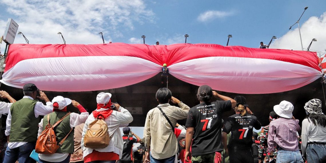 HUT Ke-77 RI di Kota Bandung Meriah Namun Khidmat