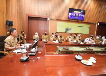 Pemkot Bandung Sikat Reklame Rokok Tak Berizin