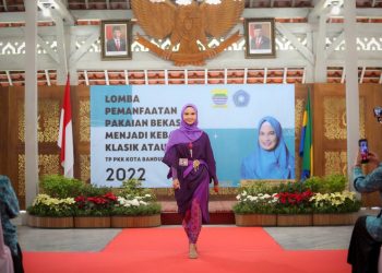 Pakaian Bekas Jadi Kebaya Baru ? Ini Kreasi Terbaru Ibu-Ibu Kota Bandung