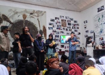 50 Anak Pamerkan Karya Lukis di Imah Budaya Cigondewah