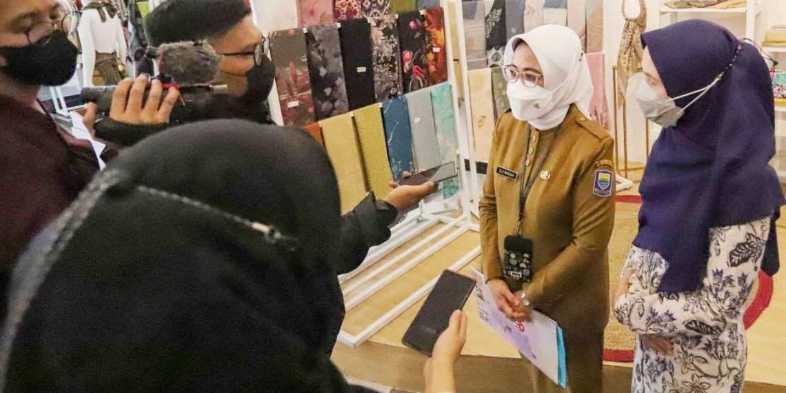 Telur dan Minyak Gorang Jadi Buruan Para Emak di Pasar Murah Disdagin