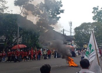 Geruduk DPRD Jabar, Aliansi Bandung Bergerak Serukan 5 Tuntutan