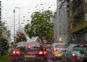 3 Kebiasaan Mudah Menjaga Imun Tubuh di Musim Hujan.