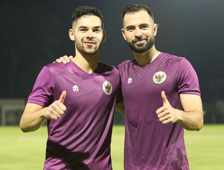 Hore ! Sandy dan Jordi Resmi Jadi Warga Negara Indonesia