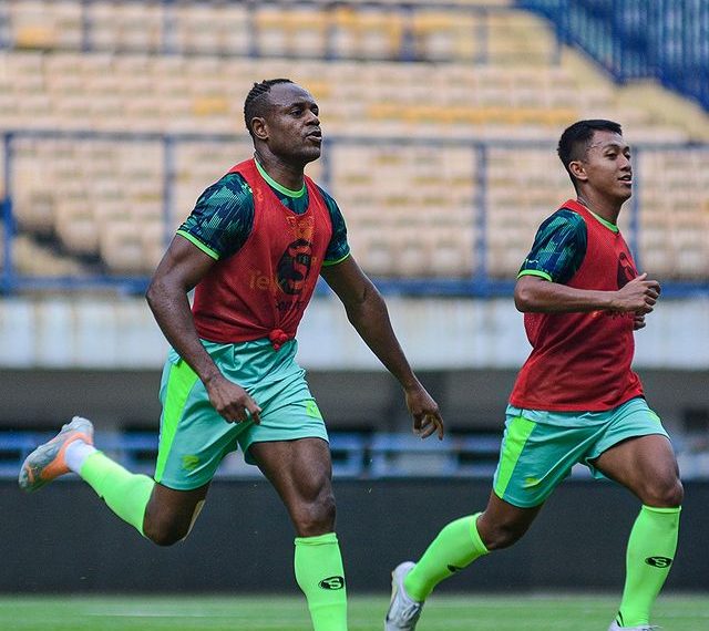 Victor Igbonefo Kembali Berlatih Untuk Persib Bandung