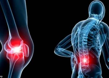 Benarkah Mandi Malam Bikin Rematik? Ini Faktanya