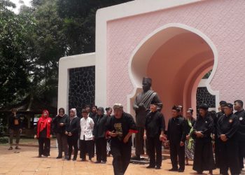 Solihin GP Apresiasi Kampung Pencak Rd. Ema Bratakoesoema di Bandung Zoo