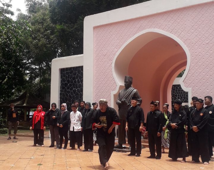 Solihin GP Apresiasi Kampung Pencak Rd. Ema Bratakoesoema di Bandung Zoo