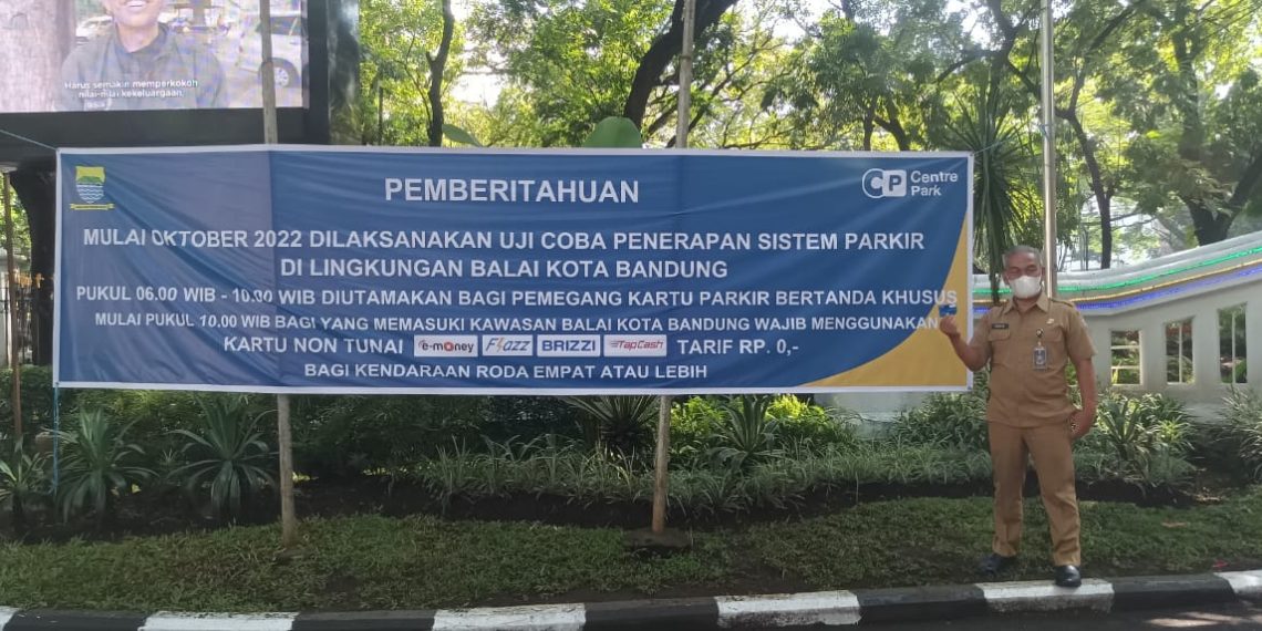 Parkir di Balaikota Bandung Kini Harus Punya Kartu Parkir Khusus