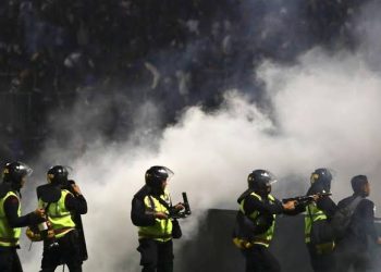 Ini Alasan FIFA Larang Gas Air Mata Dalam Stadion