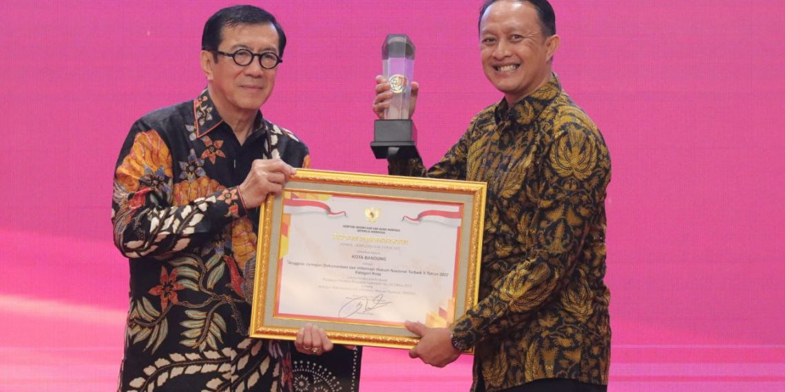 Keren! Pemkot Bandung Raih Penghargaan JDIH Tingkat Nasional