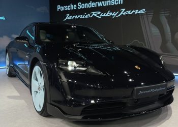 Jennie BLACKPINK Desain Mobil Karakter Awan Berkolaborasi dengan Porsche