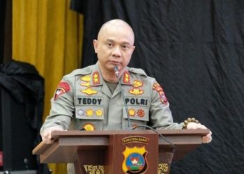 Teddy Minahasa Diperiksa Sebagai Tersangka, Dicecar 20 Pertanyaan
