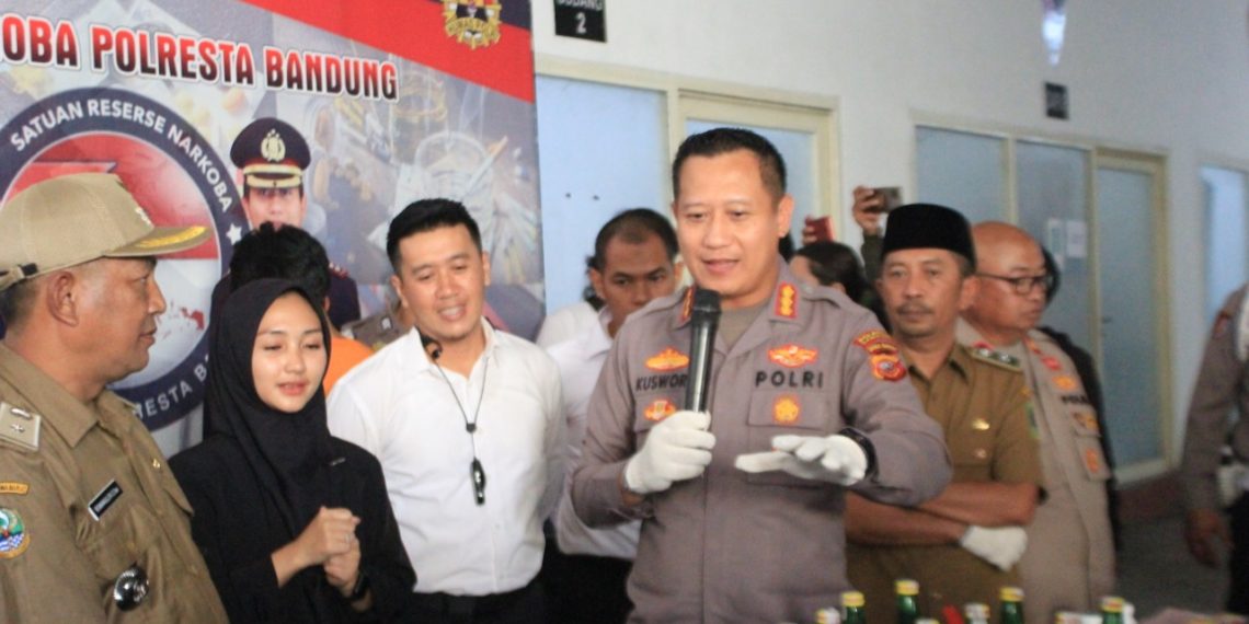 Polisi Amankan Ribuan Obat Terlarang Dan Miras Ilegal