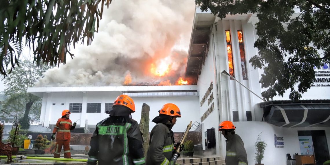 Dokumen dan PC di Kantor Bapelitbang Bandung Habis terbakar