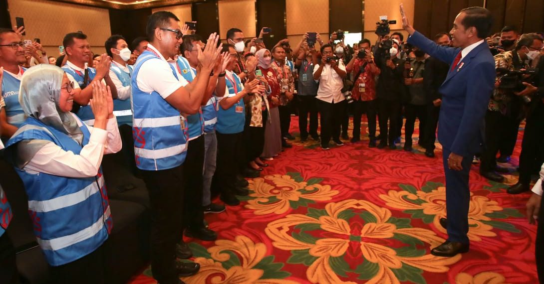 Presiden Jokowi Apresiasi Kerja Keras Seluruh Pihak, Angkat Jempol Untuk PLN