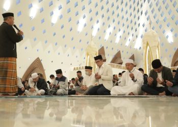 Subuh Berjamaah Perdana di Masjid Raya Al Jabbar