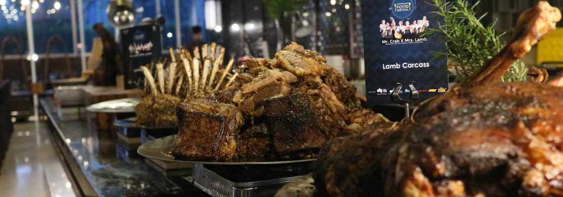 Makan Malam Tahun Baru Bertemakan Kepiting Dan Kambing di ASTON Pasteur Hotel