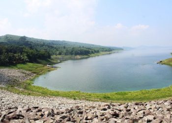 Waduk Jatiluhur merupakan sebuah waduk yang terletak di Kecamatan Jatiluhur, Kabupaten Purwakarta, Provinsi Jawa Barat. Waduk ini merupakan waduk terbesar.