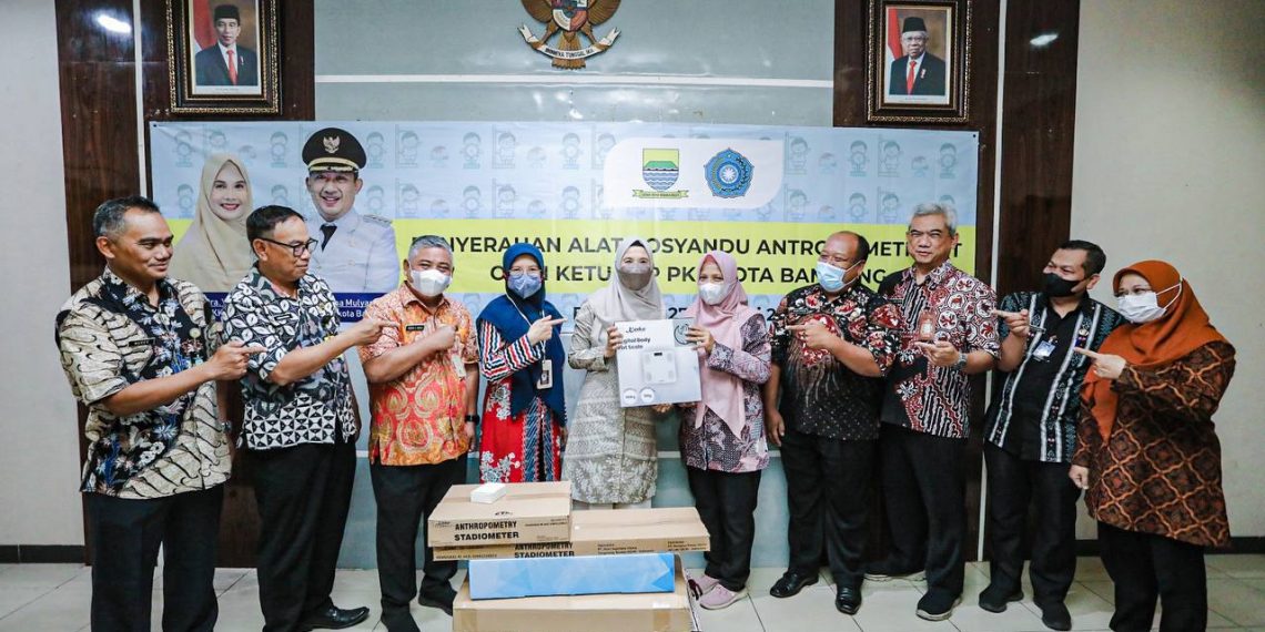 Pemkot Bandung Serahkan 358 Antropometri Kit