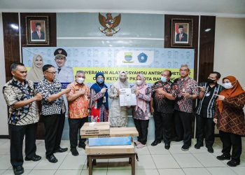 Pemkot Bandung Serahkan 358 Antropometri Kit