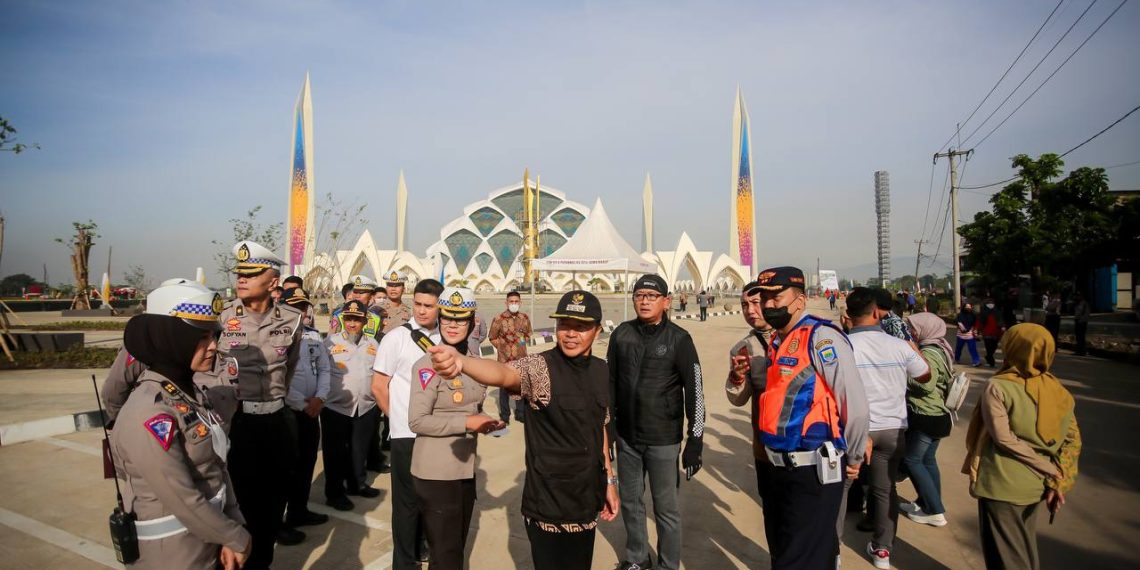 Lancarkan Lalu Lintas Masjid Raya Al Jabbar, Pemkot Bandung Rekayasa Jalan