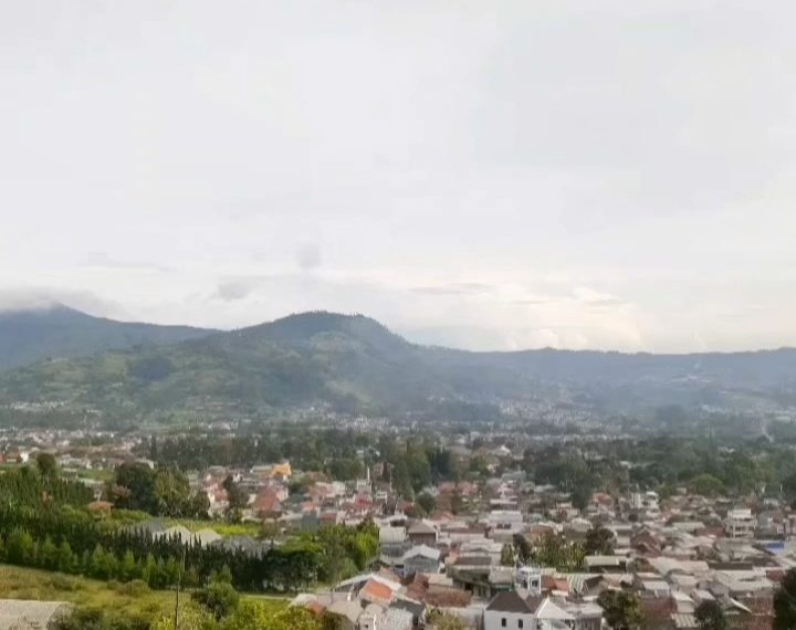 Gunung Batu Lembang dan City View Bandung Estetik