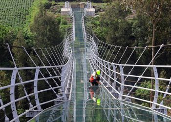 keindahan jembatan kaca bromo yang akan di buka oktober 2023 mendatang