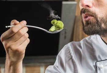 Mengapa Dalam Islam Melarang Meniup Makanan atau Minuman Yang Masih Panas ? Ini Penjelasannya