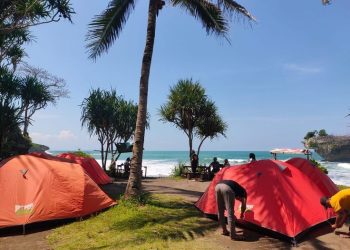 Keindahan Pantai Madasari, Cocok Dijadikan Tempat Camping