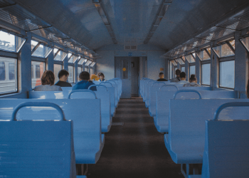 Tips Memilih Kursi Kereta Api Agar Tidak seperti Jalan Mundur