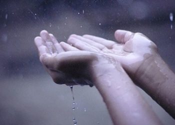 MasyaAllah ! Ini Dia Hikmah Turunnya Hujan Menurut Islam