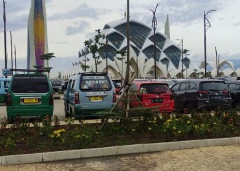 Yana Ingatkan Pengelolaan Parkir Kawasan Masjid Raya Al-Jabbar