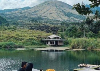 Balong Café Garut, Ngopi Cantik Sambil Memandang Danau dan Gunung Guntur