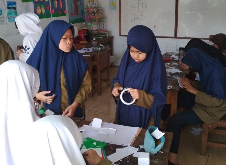 Dua Belas Tips Mendidik Anak Usia Sekolah Dasar