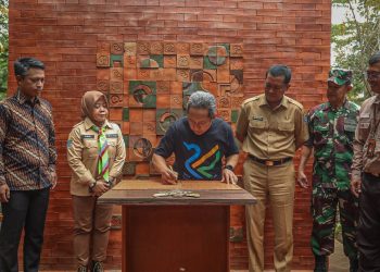 Wali Kota Bandung Resmikan Taman Edukasi Terakota Bandung