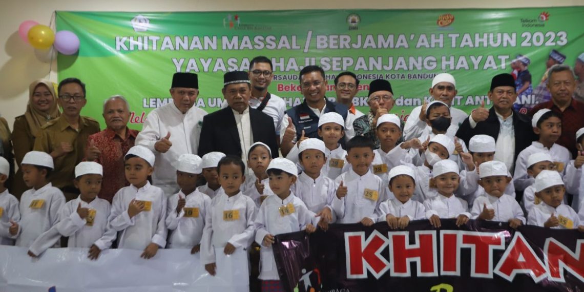 Khitanan Berjamaah Tuai Berkah, Tedy Rusmana : Kolaborasi Yang Hebat