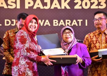 Sekretariat DPRD Jawa Barat Raih Penghargaan Wajib Pajak dengan Kontribusi Pembayaran Pajak Terbesar