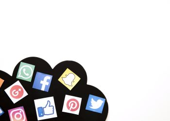 Penyebab dan Dampak Negatif Flexing di Media Sosial