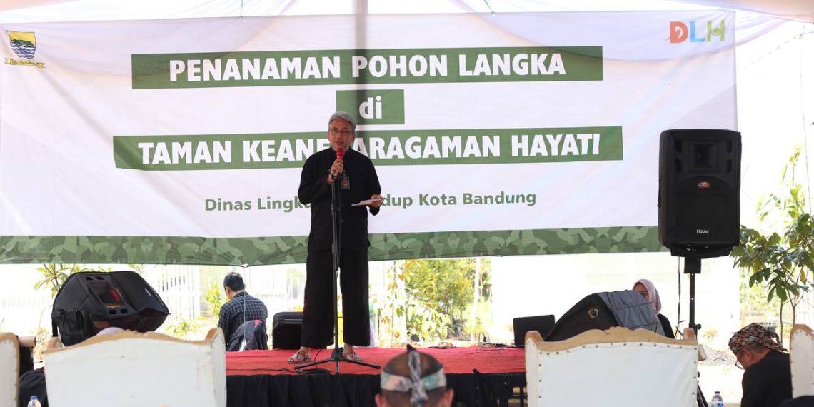 Upaya Pelestarian, DLH Kota Bandung Tanam 9 Pohon Langka