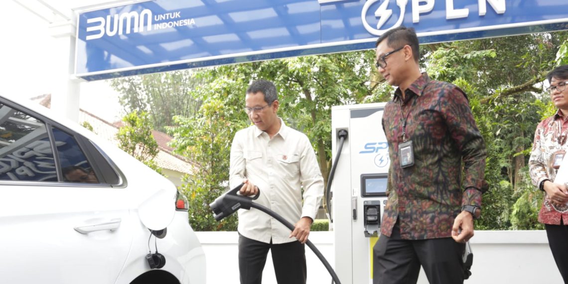 Dukung Pencapaian NZE 2060, SPKLU PLN Hadir Pertama Kali di Lingkungan Istana