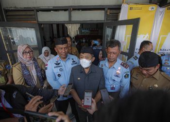 Jelang Pemilu, Pemkot Bandung Serahkan KTP Elektronik Kepada Warga Binaan Lapas Banceuy