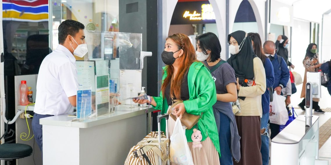 Proses Migrasi PeduliLindungi Berubah Jadi SatuSehat Mobile, Pelanggan Diimbau Bawa Bukti Vaksin